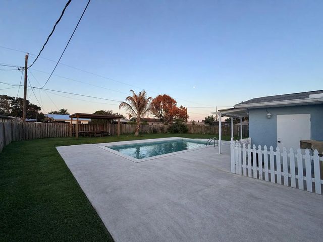 2 of 18 - 435 Se Asbury Lane, Port St. Lucie, FL