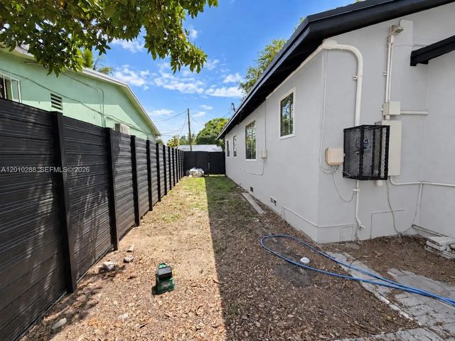 5 of 27 - 135 Nw 68th Street, Miami, FL