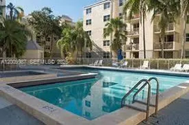 3 of 35 - 8225 Lake Drive #404, Doral, FL