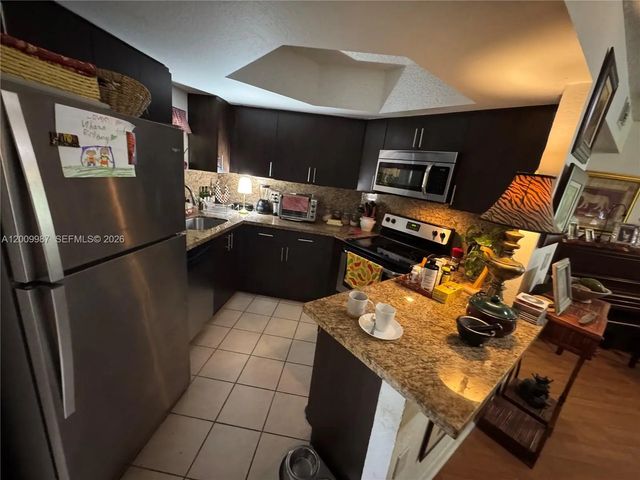 4 of 35 - 8225 Lake Drive #404, Doral, FL