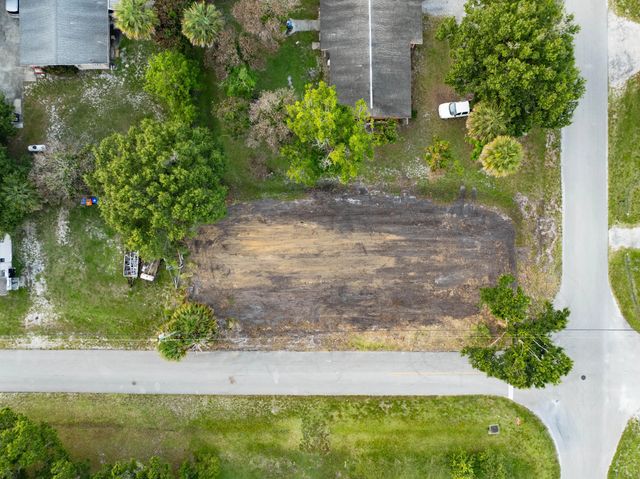 2 of 8 - 4805 34th Avenue, Vero Beach, FL