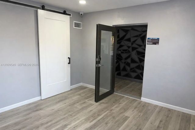 3 of 10 - 1822 N Dixie Highway, Hollywood, FL