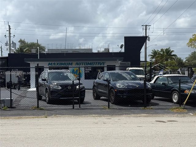 4 of 10 - 1822 N Dixie Highway, Hollywood, FL