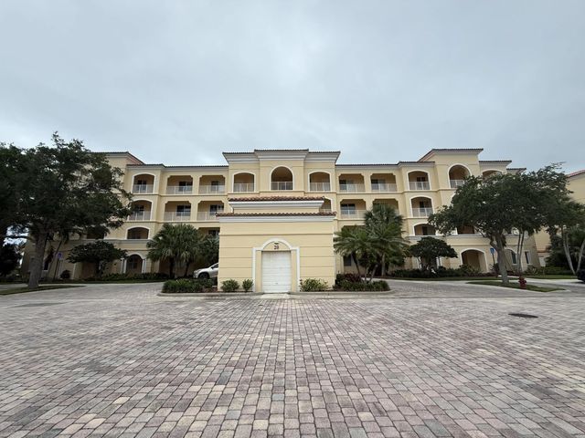 20 Harbour Isle Drive W #ph01, Fort Pierce