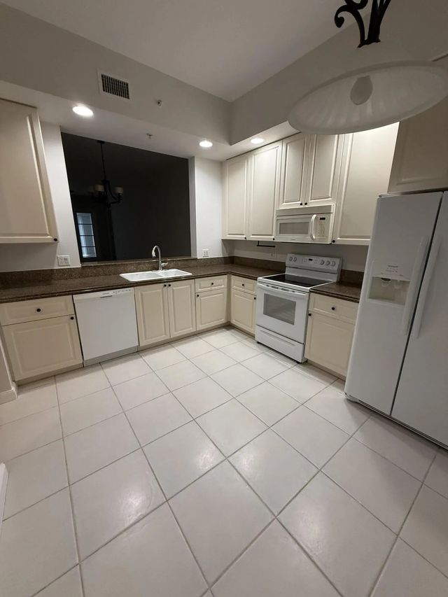 3 of 18 - 20 Harbour Isle Drive W #ph01, Fort Pierce, FL