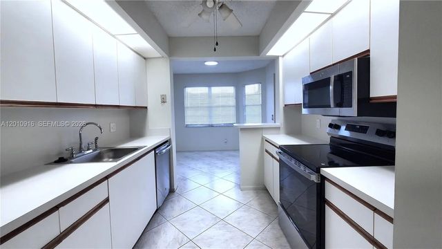 901 Sw 128th Avenue #311e, Pembroke Pines