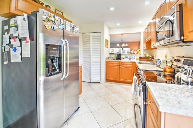 2 of 24 - 28 W Stratford Ln W #c, Boynton Beach, FL