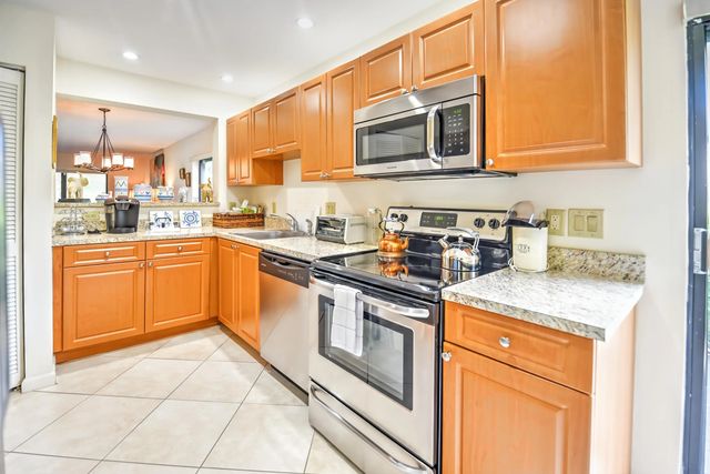 3 of 24 - 28 W Stratford Ln W #c, Boynton Beach, FL