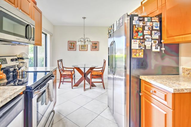 4 of 24 - 28 W Stratford Ln W #c, Boynton Beach, FL