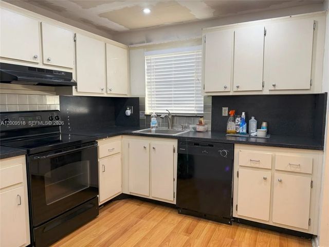 3 of 17 - 10467 Sunrise Lakes Boulevard #205, Sunrise, FL