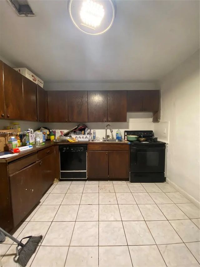 3 of 12 - 3956 Nw 182nd Lane, Miami Gardens, FL