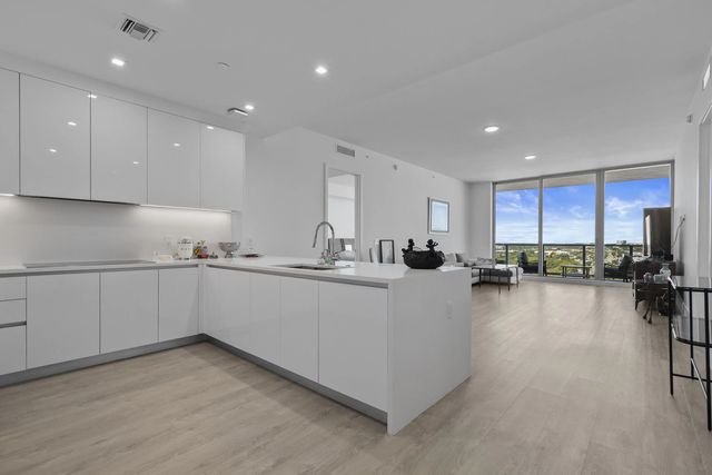 220 Lake Shore Drive #1913, Lake Park