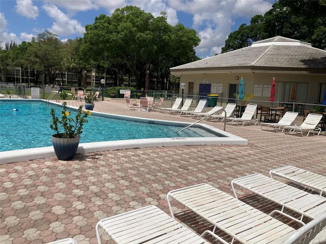 2 of 28 - 2998 Nw 48th Terrace #332, Lauderdale Lakes, FL