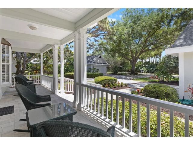 2 of 33 - 814 Carolina Circle Sw, Vero Beach, FL