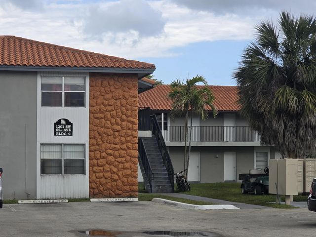 1201 Sw 52nd Avenue #202-2, North Lauderdale