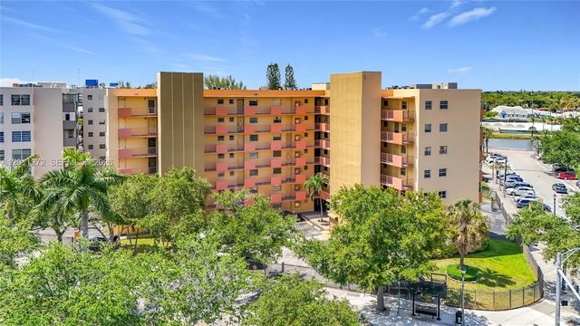 2 of 21 - 16400 Ne 17th Avenue #206, North Miami Beach, FL