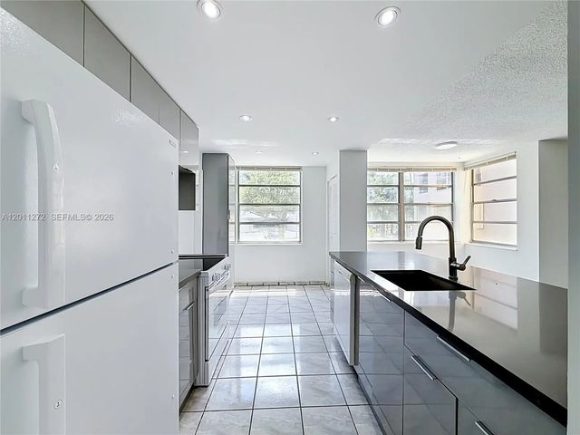 4 of 21 - 16400 Ne 17th Avenue #206, North Miami Beach, FL