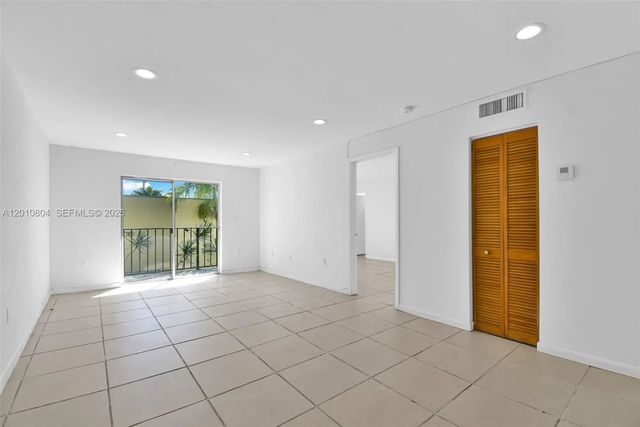 3 of 31 - 618 Euclid Avenue #303, Miami Beach, FL