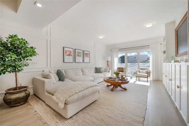 120 Salamanca Avenue #3b, Coral Gables