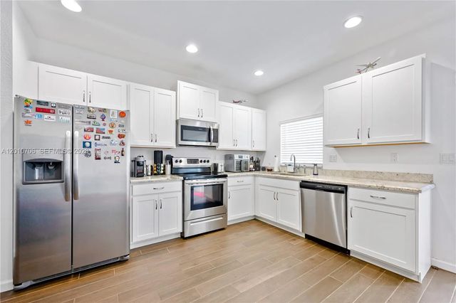 3 of 16 - 1106 Nw 40th Terrace, Lauderhill, FL