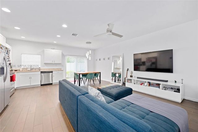 5 of 16 - 1106 Nw 40th Terrace, Lauderhill, FL
