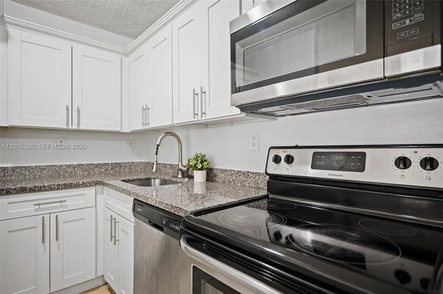 5 of 32 - 7195 Nw 179th Street #106, Hialeah, FL