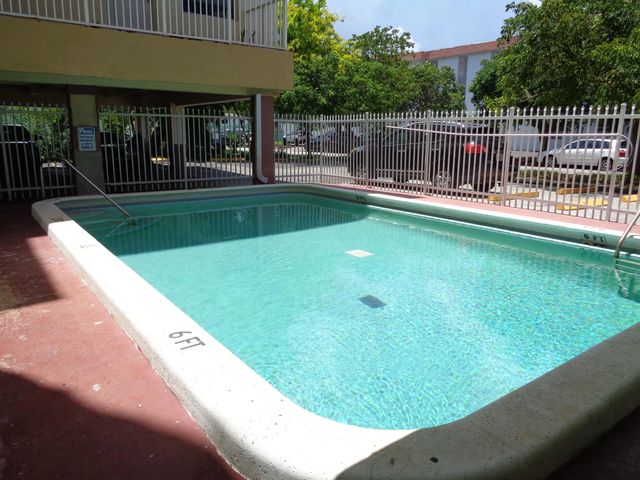 2 of 18 - 2008 Jackson Street #e9, Hollywood, FL