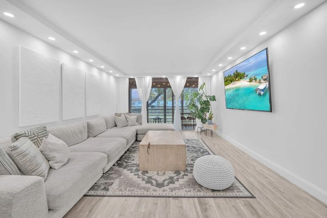 6921 Cypress Road #apt B19, Plantation