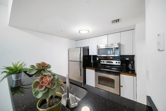 4 of 20 - 834 Ocean Drive #406, Miami Beach, FL