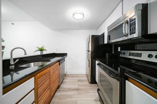 5 of 20 - 834 Ocean Drive #406, Miami Beach, FL