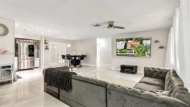 3 of 28 - 9511 Nw 8th Street, Pembroke Pines, FL