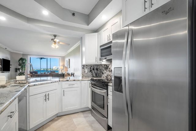 4 of 33 - 200 Waterway Road #204, Tequesta, FL