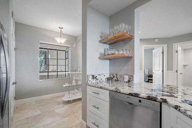 5 of 33 - 200 Waterway Road #204, Tequesta, FL