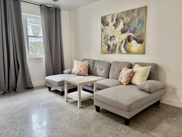 5 of 21 - 625 Orton Avenue #18, Fort Lauderdale, FL