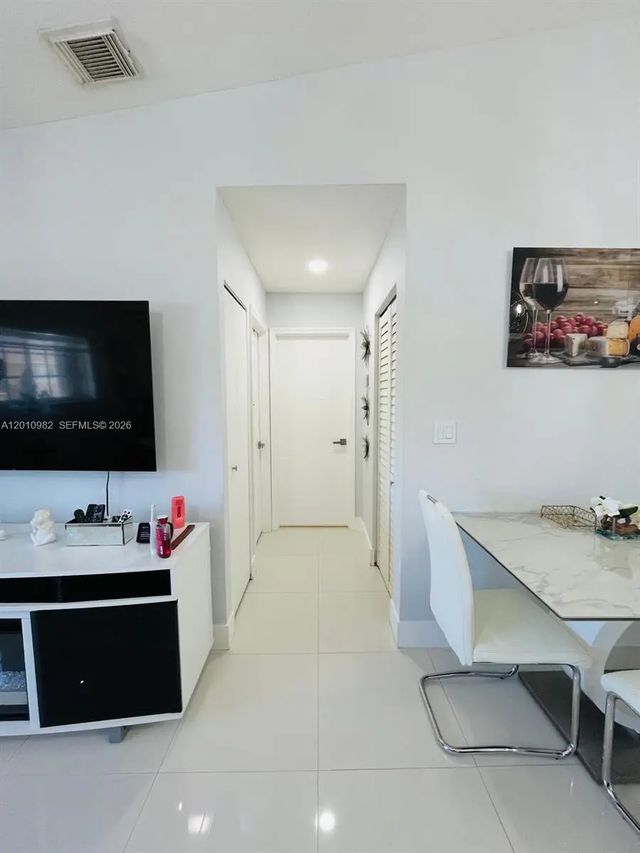 4 of 16 - 7817 W 36th Avenue #204, Hialeah, FL