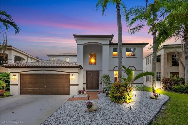 2 of 40 - 4394 Fox Ridge Drive, Weston, FL