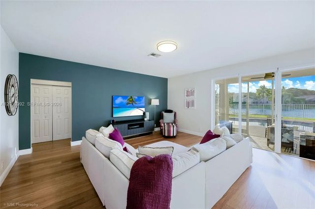 5 of 40 - 4394 Fox Ridge Drive, Weston, FL
