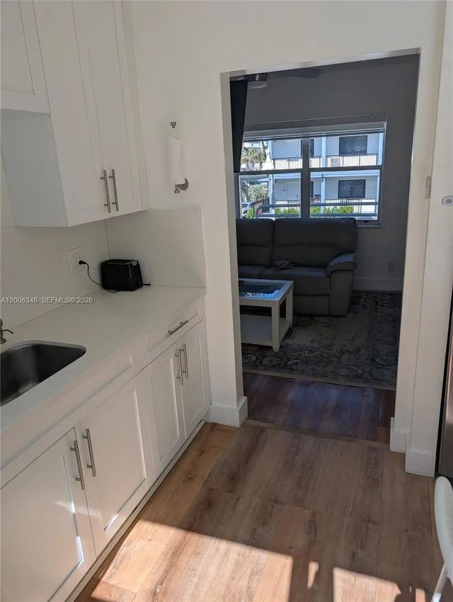 3 of 15 - 326 Wilson Street #201, Hollywood, FL