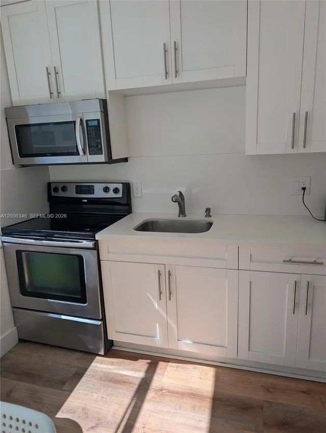 5 of 15 - 326 Wilson Street #201, Hollywood, FL