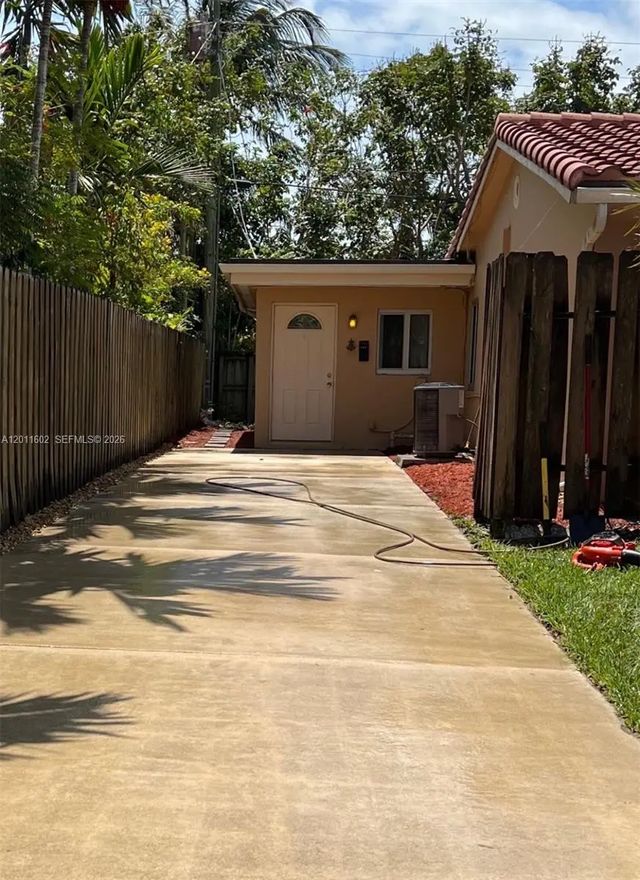 2 of 13 - 40 Se 8th Street, Dania Beach, FL