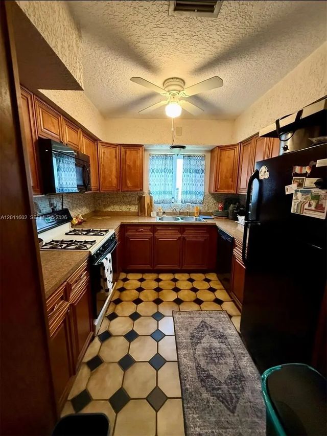 3 of 13 - 40 Se 8th Street, Dania Beach, FL