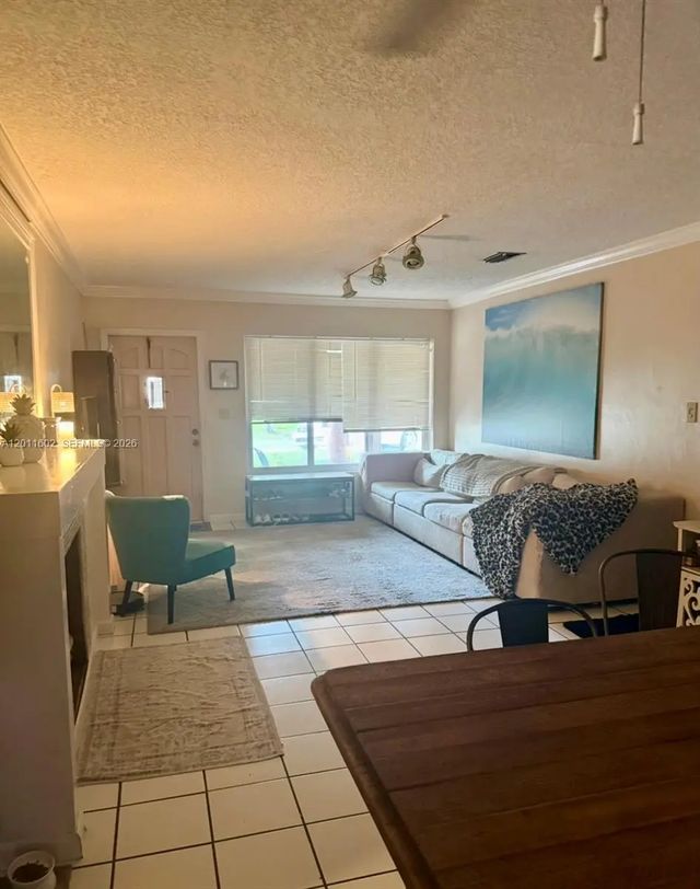 5 of 13 - 40 Se 8th Street, Dania Beach, FL