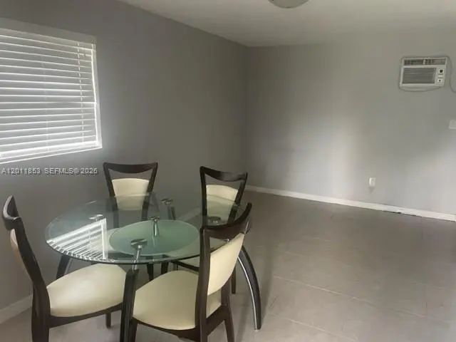 3 of 31 - 1041 Ne 35th Street, Oakland Park, FL