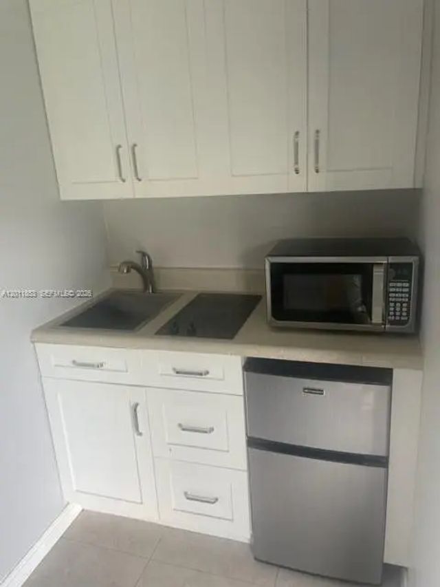 5 of 31 - 1041 Ne 35th Street, Oakland Park, FL