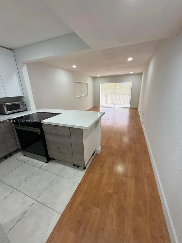3 of 12 - 12105 Ne 11th Place #306, North Miami, FL