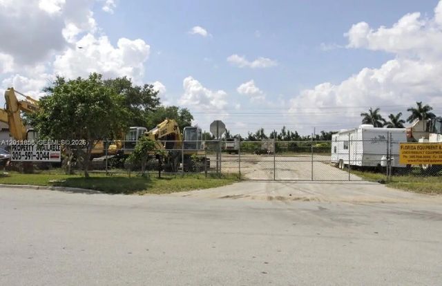 5 of 5 - 8322 Nw 64, Miami, FL