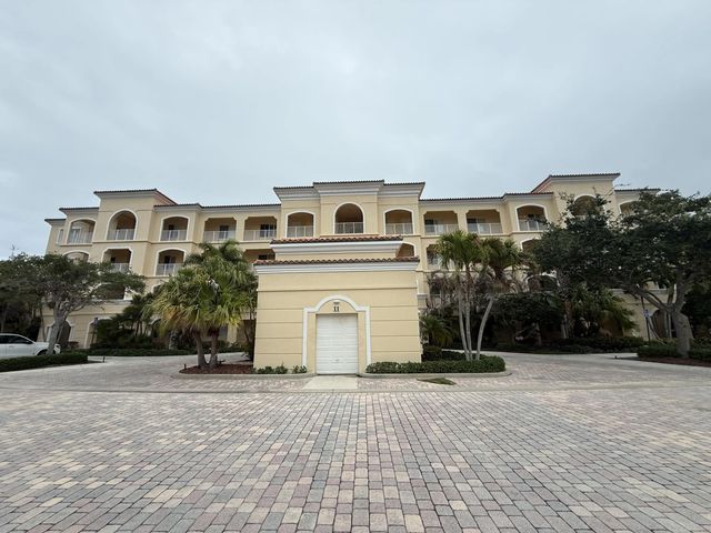 11 W Harbour Isle Dr W W #105, Fort Pierce