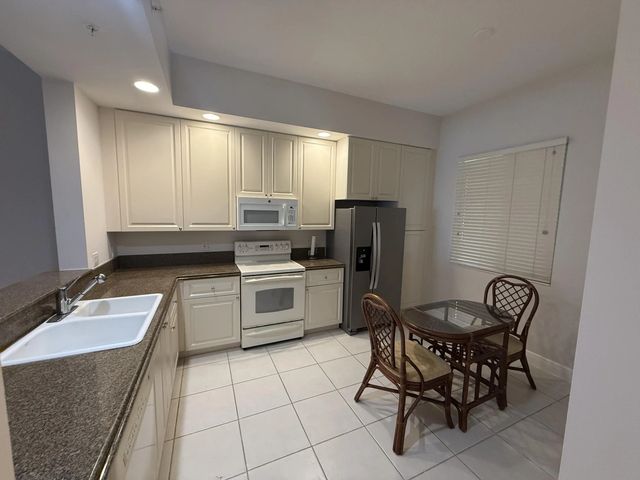 3 of 17 - 11 W Harbour Isle Dr W W #105, Fort Pierce, FL