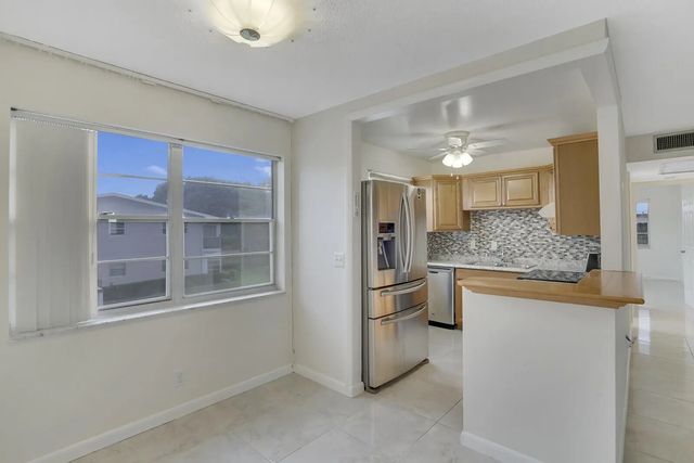 5 of 24 - 136 Somerset G, West Palm Beach, FL