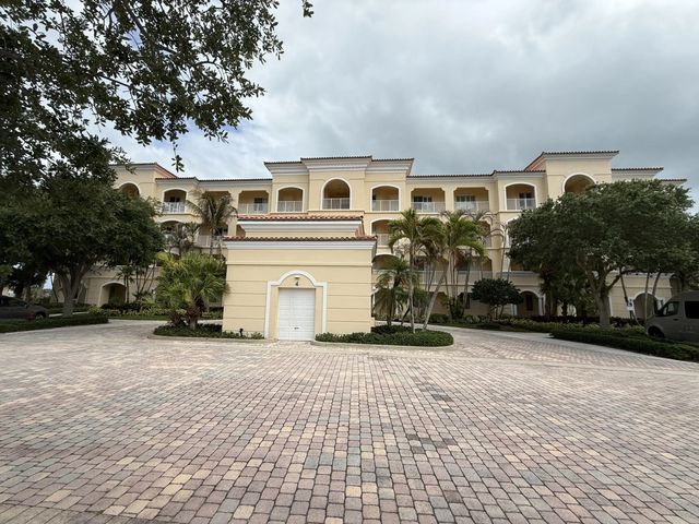 4 Harbour Isle Drive E #unit 204, Fort Pierce